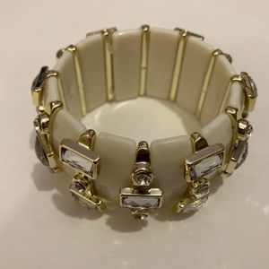 VINTAGE ACRYLIC STRETCH BRACELET WITH EMBELLISHMENTS